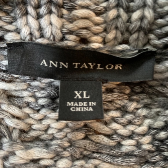 Gorgeous abs snuggly Ann Taylor sweater. Never worn. Retsil 140 - Picture 2 of 5